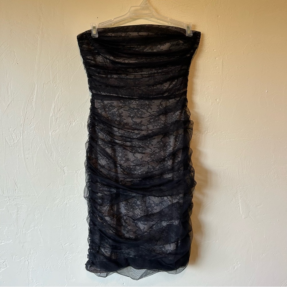 Bcbghmaxazria lace bodycon strapless mini dress with tool layering🕷️